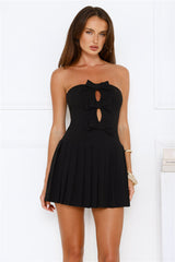 Très Chic Strapless Pleated Mini Dress Black